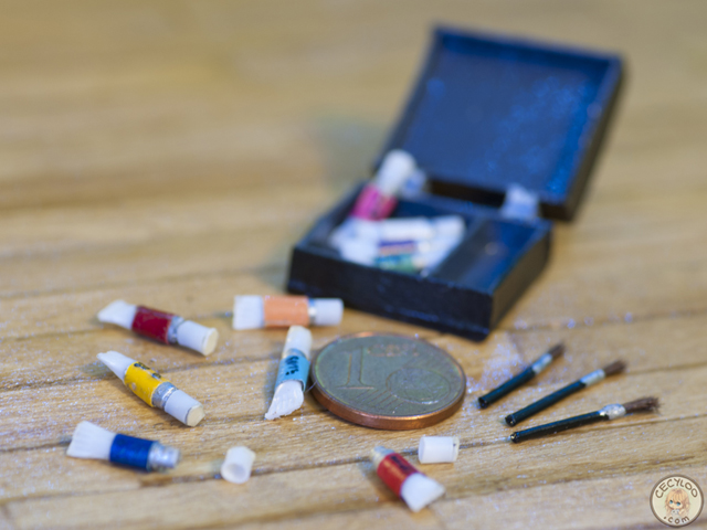 Miniatures : Bricolage - Mon premier set de peintures et ses pinceaux