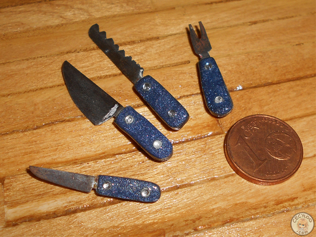 Miniatures : Kitchen - Set of kitchen knives with a fork