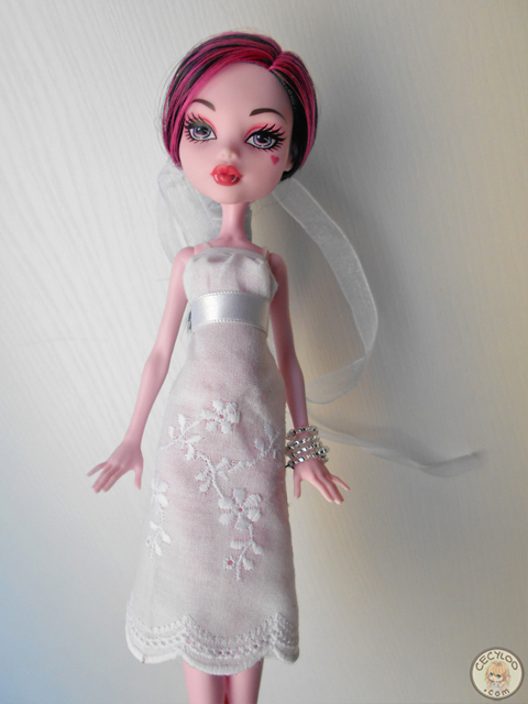 Miniatures : Clothing - White romantic dress