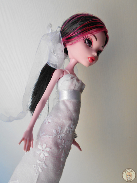 Miniatures : Clothing - White romantic dress