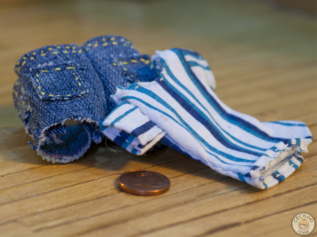 Miniatures : Clothing - Denim shorts and T-shirt